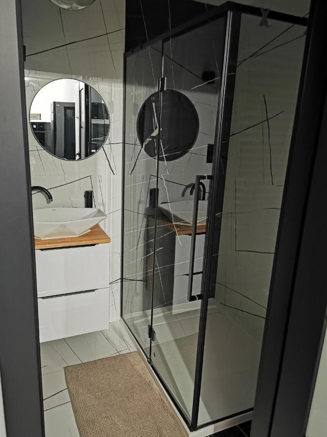 Apartament Przy Bursztynowym Stadionie 格但斯克 外观 照片